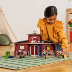 Große Farm mit Tieren und Zubehör